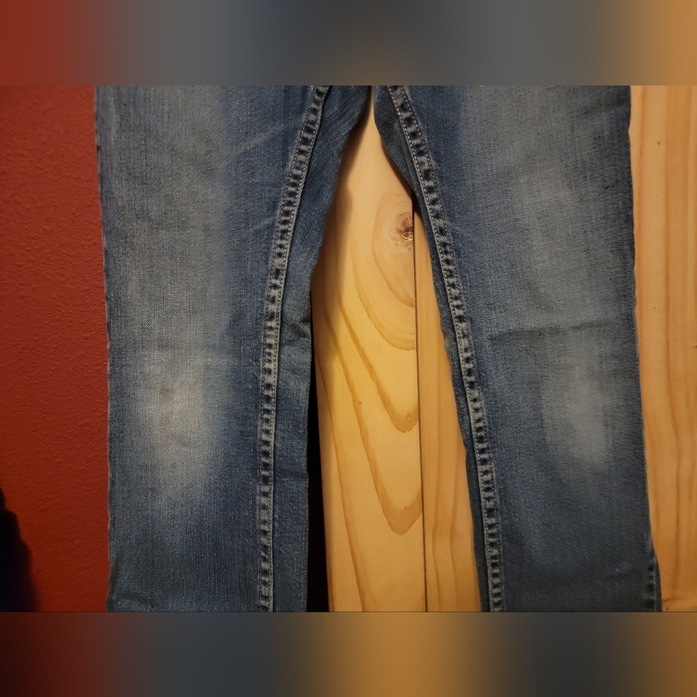 Levis - Picture 3 of 6